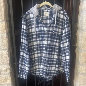 American Eagle Outfitters Navy and White Plaid Shirt / flannel removable hoodie